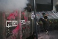 Protest za legalizáciu interrupcií sa vyostril: Policajta trafili zápalnou fľašou