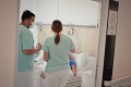 Študenti z Michaloviec začali tráviť poobedia v nemocnici: Namiesto voľna nezištná pomoc pacientom!