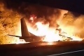Havária vojenského lietadla na Ukrajine si vyžiadala 25 životov: Hrozivé zábery z miesta tragédie