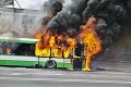 Hrozivý požiar MHD v centre Banskej Bystrice: Autobus plný plynu mohol vybuchnúť