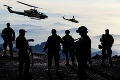 Do Libanonu dorazila pomoc: K pobrežiu priplávala vrtuľníková loď so 700 francúzskymi vojakmi