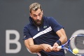 Napriek pozitívnym testom nastúpil na kurt: Tenista Paire nevie, či ho pustia na Roland Garros