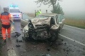 Čelná zrážka dvoch áut pri obci Kolta: Mladý vodič († 21) neprežil