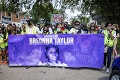 Protesty po smrti Breonny († 26) v USA: Dvoch policajtov počas demonštrácií postrelili