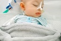 Júliinho synčeka ničí záhadná choroba: Dean má dva vývody a kŕče, s diagnózou si nevedia dať rady ani lekári!