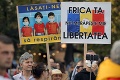 Rumuni odmietajú nosiť rúška: Stovky ľudí vyšli do ulíc, protestujú proti opatreniam