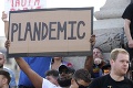Londýnčania toho majú dosť: Protestovali proti pandemickými opatreniam, zasahovala polícia