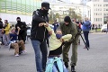 Na proteste v Minsku zadržali 200 žien: Medzi nimi aj odvážnu babičku, z ktorej sú policajti na nervy