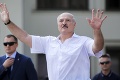 Lukašenko sa vyhráža, že pošle na hranice polovicu armády: Ukrajinský minister ho sfúkol ako nikto