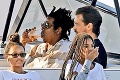 Beyoncé a Jay Z dovolenkujú na lodi: Luxusná dovolenka s deťmi a známym miliardárom
