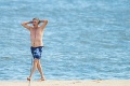 Paul McCartney ako ste ho nevideli: Speváka nafotili polonahého na pláži