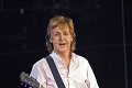 Paul McCartney ako ste ho nevideli: Speváka nafotili polonahého na pláži