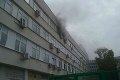 Na SOŠ elektrotechnickej v Trnave vypukol požiar: Horia laboratóriá