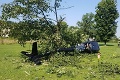 V Česku havaroval ľahký vrtuľník: Sedel v ňom otec s tromi deťmi