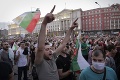 Demonštranti v Bulharsku žiadajú okamžitú demisiu premiéra: Padli vyhrážky