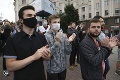 Protest plný násilia: Lukašenkových súperov vyradili z volieb, Bielorusi vyšli do ulíc