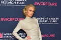 Paris Hilton sa už nebude len nečinne prizerať: V lodičkách vyrazila na protest pred Kapitol