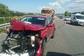 Pri nehode na diaľnici D1 sa zranili aj dve deti: Osobné auto sa zrazilo s cestárskym