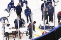 Pätnásť minút hrôzy! Kanadský hokejista skončil po páde v nemocnici