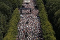 V Berlíne 15-tisíc ľudí protestovalo proti reštrikciám: Pohľad na nich narobil odborníkom vrásky
