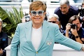 Koronavírus dobehol aj Eltona Johna: Fanúšikovia smútia, koncerty sa odkladajú na neurčito