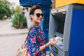 Platby v hotovosti na dovolenke v zahraničí: Ako ušetriť pri výbere z bankomatu