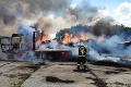 V Kolárove horelo nákladné auto naložené slamou: Škody rátajú v desiatkach tisíc eur