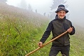 Manévre v ťažko prístupnom teréne: V Slovenskom raji pokosili lúku s 54 vzácnymi rastlinami