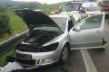 Zrážka troch áut pri Brusne: Hlásia zranených, jedna osoba zostala zakliesnená