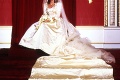 Fanúšikom kráľovskej rodiny udreli do očí svadobné šaty princeznej Beatrice: Veď vyzerá presne ako...