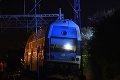 Tragédia v Česku: Zrazil sa osobný a nákladný vlak, hlásia viac ako 30 zranených