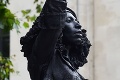 Vzbura v Bristole: Sochu obchodníka s otrokmi nahradili sochou černošskej aktivistky