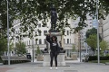 Vzbura v Bristole: Sochu obchodníka s otrokmi nahradili sochou černošskej aktivistky