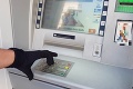 Ako to dokázal?! Páchateľ vybral z bankomatu v Pezinku 60-tisíc eur bez toho, aby ho poškodil