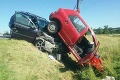 Dramatická nehoda v Hornej Strehovej: Po zrážke vyletelo jedno auto na druhé!