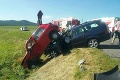 Dramatická nehoda v Hornej Strehovej: Po zrážke vyletelo jedno auto na druhé!