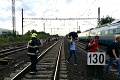 V Prahe sa zrazil rýchlik s osobným vlakom: Niekoľko vagónov je vykoľajených