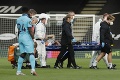 Hrozivé zranenie v Premier League: Smitha museli odvážať na nosidlách
