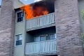 Obrovská tragédia: Matku († 30) zachvátili plamene, synčeka vyhodila z balkóna