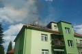 Hasiči zasahovali pri požiari bytu v Zemianskych Kostoľanoch: Hlásia zranených