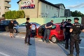 Policajná naháňačka v Bratislave: Vodič spôsobil nehodu, pri jeho zadržaní došlo k zarážajúcemu odhaleniu