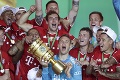 Žiadne skákanie na balkóne ani klubové farby: Hráči Bayernu boli nútení absolvovať tajné oslavy