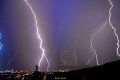 Na severe Slovenska sa ľudia žehnali, v Trenčíne mali divadlo: Martin zachytil večernú búrku, ohromujúce FOTKY!