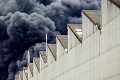 Plamene v novej iránskej fabrike: K požiaru sa prihlásili známi odbojári