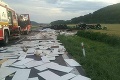 Tragická večerná nehoda v Nitrici: Po zrážke auta s kamiónom zomrel človek