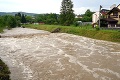 V obciach zasiahnutých povodňami pomáha vojsko: Manéver s mostom nemusí cesta vydržať