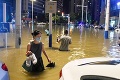 Čínu zasiahli prudké dažde a záplavy: Zahynulo najmenej 12 ľudí, tisícky evakuovali