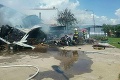 Veľký požiar autoservisu na Kysuciach: Zásah desiatok hasičov a škoda až 500-tisíc eur