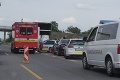 Veľká policajná akcia na diaľnici D1: Z kamióna vytiali migrantov, FOTO zo zásahu