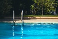 Tragédia v New Jersey: V bazéne za domom našli utopených troch členov rodiny